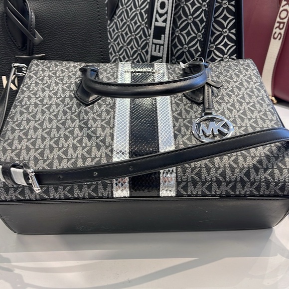 Michael Kors Sheila Medium Signature Logo and Metallic Satchel Crossbody CZ NWT - Picture 8 of 16